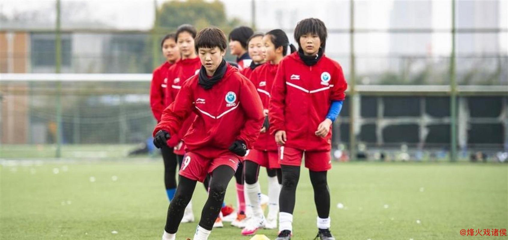 常巍巍率武汉女足冲冠在即，足协调令暗藏抽屉，佩德罗被撤郑雄离队，俱乐部瞬间崩盘，女足改革究竟为谁而改