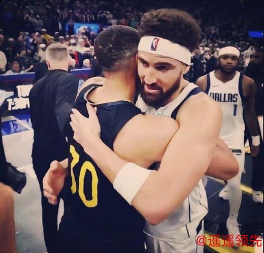 库里看球会盯汤普森？离队风波里的几件暖心小事